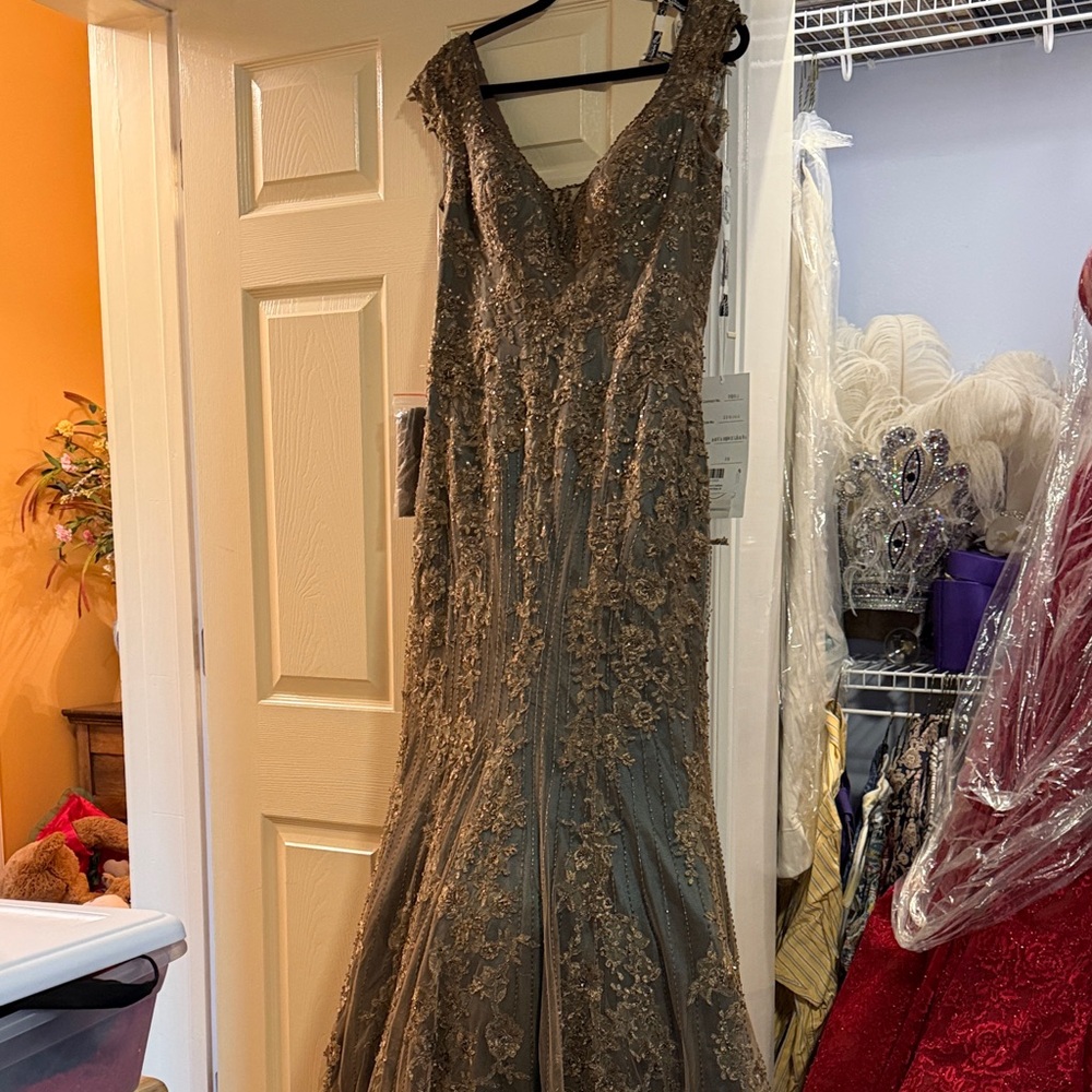Exquisite Lace Wedding Gown in Gold